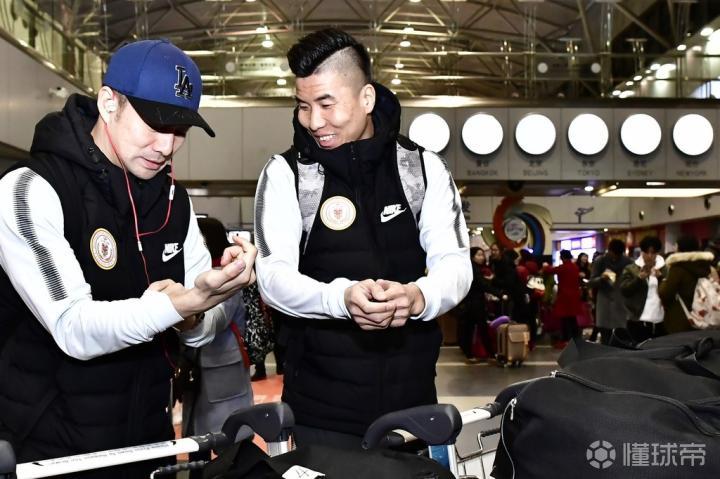 球队启程前往海外拉练,备战新赛季 球队启程前往海外拉练,备战新赛季